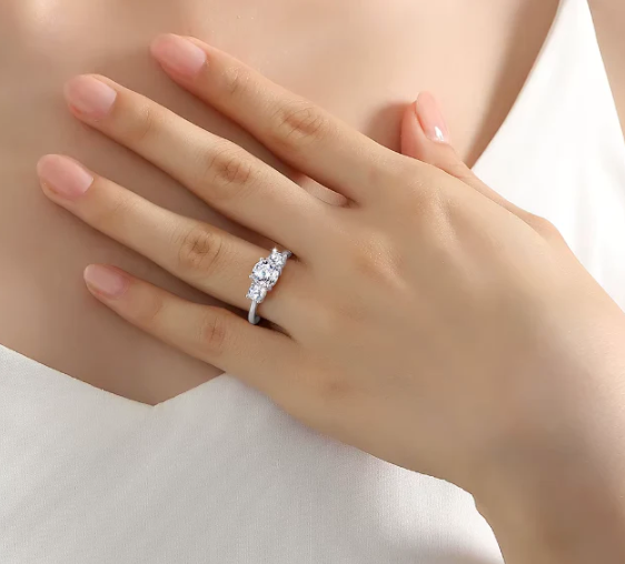 Luxury 3 Stud Diamond Ring Real 18K Gold 5d Hollow 2 Carat Moissanite Diamond in Centre & 2x 0.3ct Side Studs Ring - JN030609-S1-R01